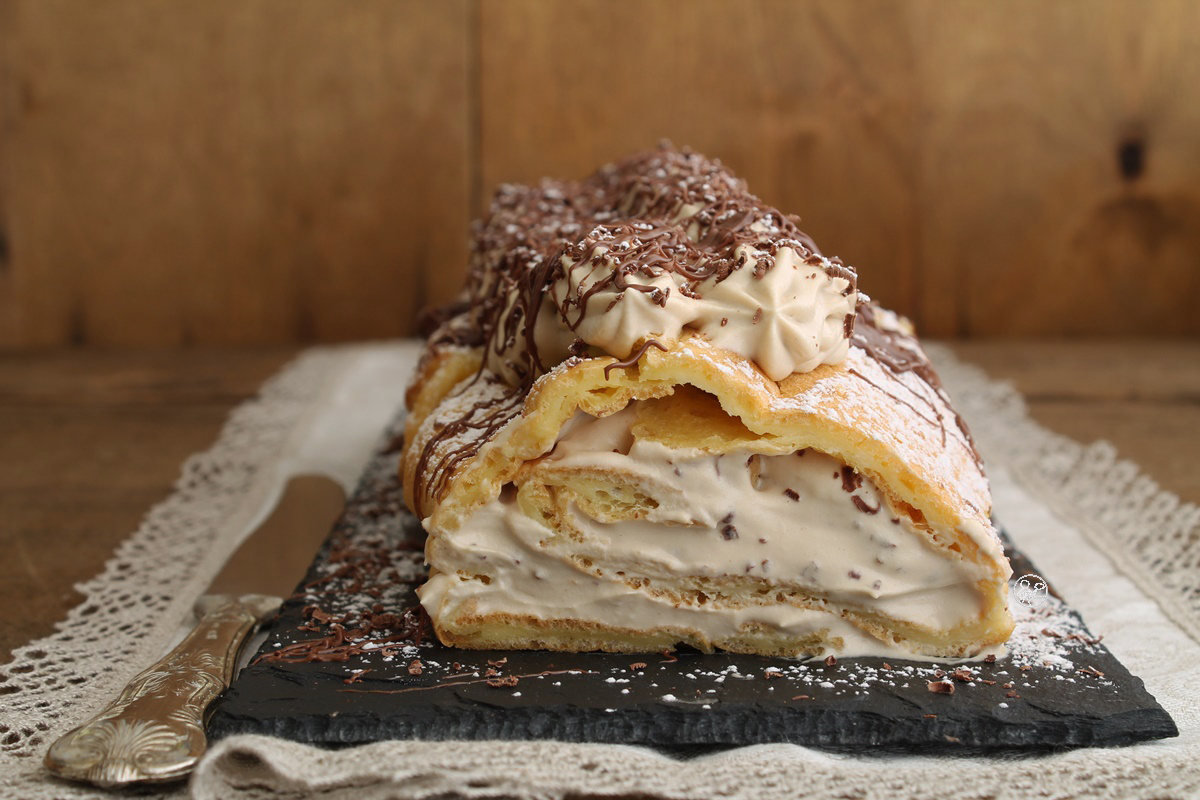 Rotolo di pasta bignè con crema di nocciole senza glutine - La Cassata Celiaca Rotolo di pasta bignè con crema di nocciole senza glutine - La Cassata Celiaca