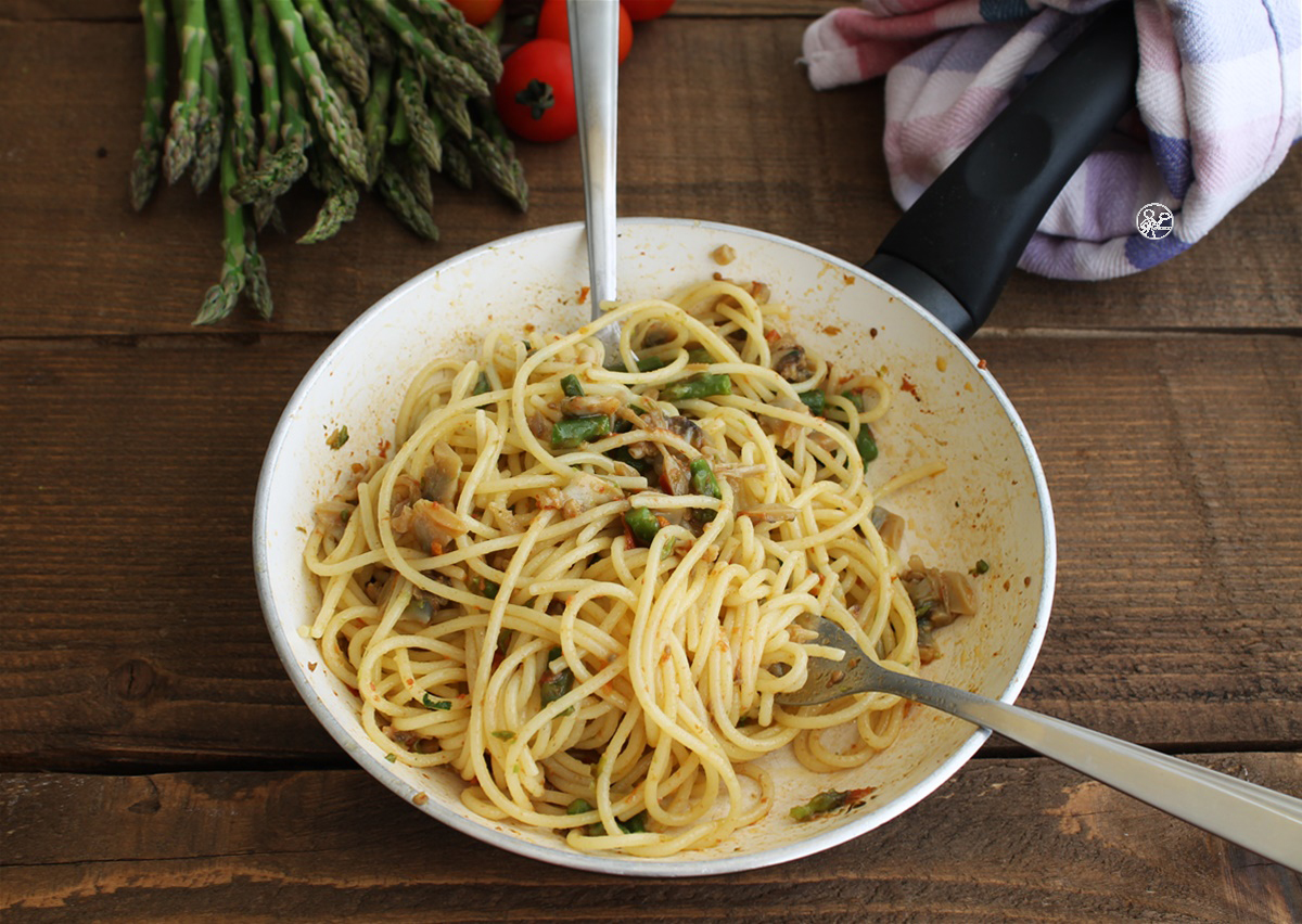 Spaghetti con asparagi e vongole senza glutine - La Cassata Celiaca