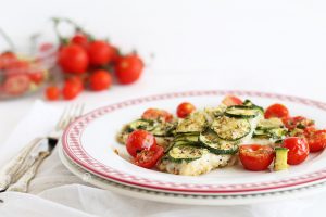 Filetto di branzino con pomodorini e zucchine - La Cassata Celiaca