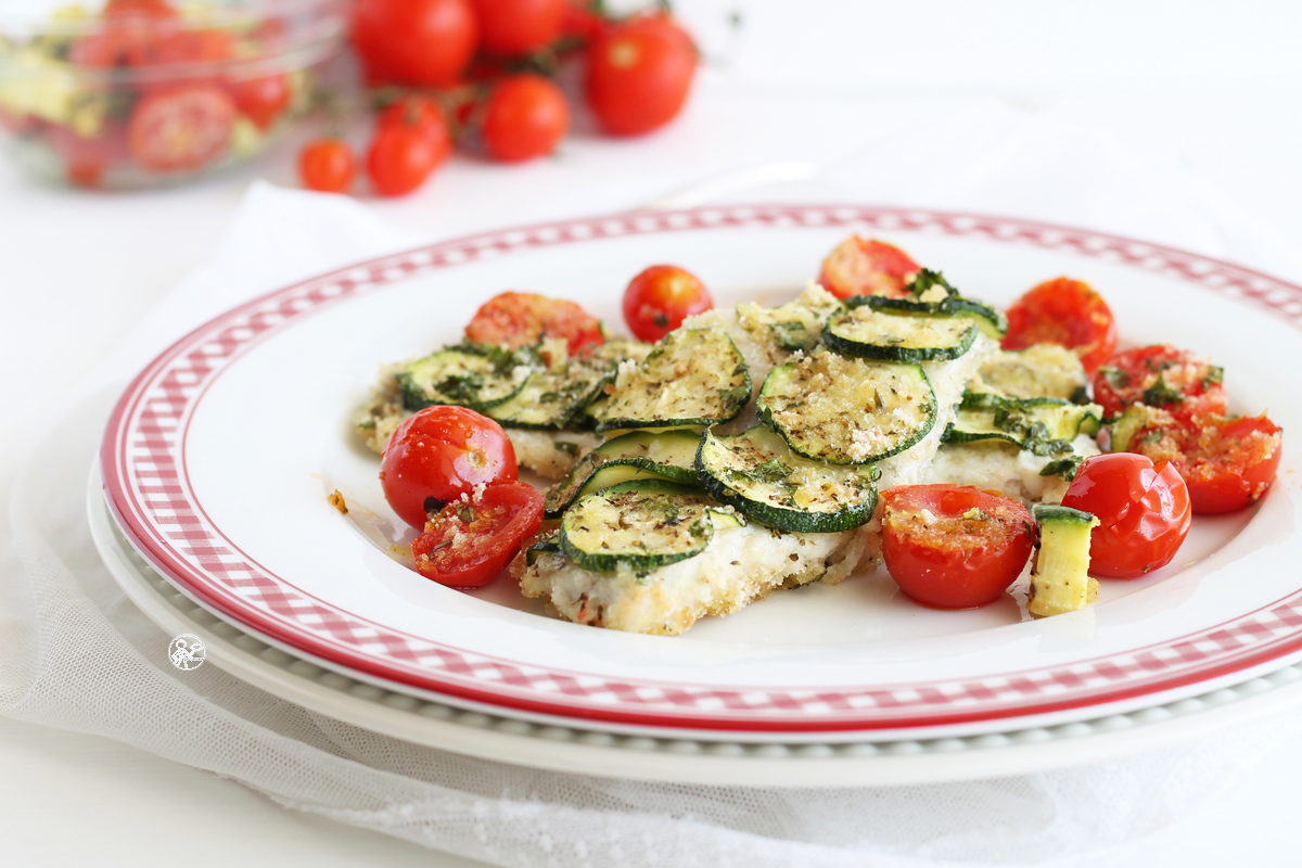 Filetto di branzino con pomodorini e zucchine - La Cassata Celiaca Filetto di branzino con pomodorini e zucchine - La Cassata Celiaca