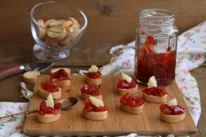 Crostini senza glutine con confettura di peperoni - La Cassata Celiaca