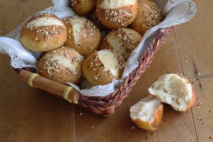 Panini Laugenbrot senza glutine con lievito madre - La Cassata Celiaca