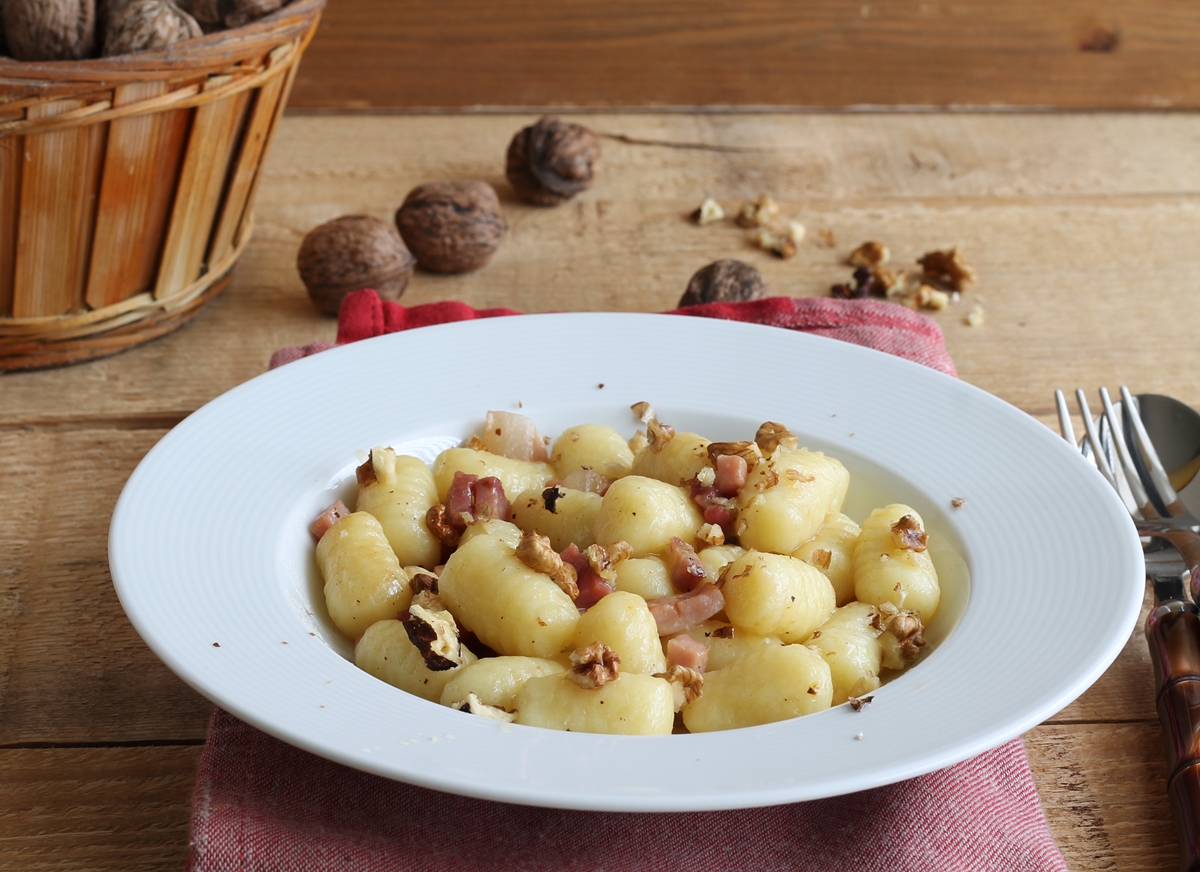 Gnocchi di patate con speck e noci per Nutrifree - La Cassata Celiaca Gnocchi di patate con speck e noci per Nutrifree - La Cassata Celiaca