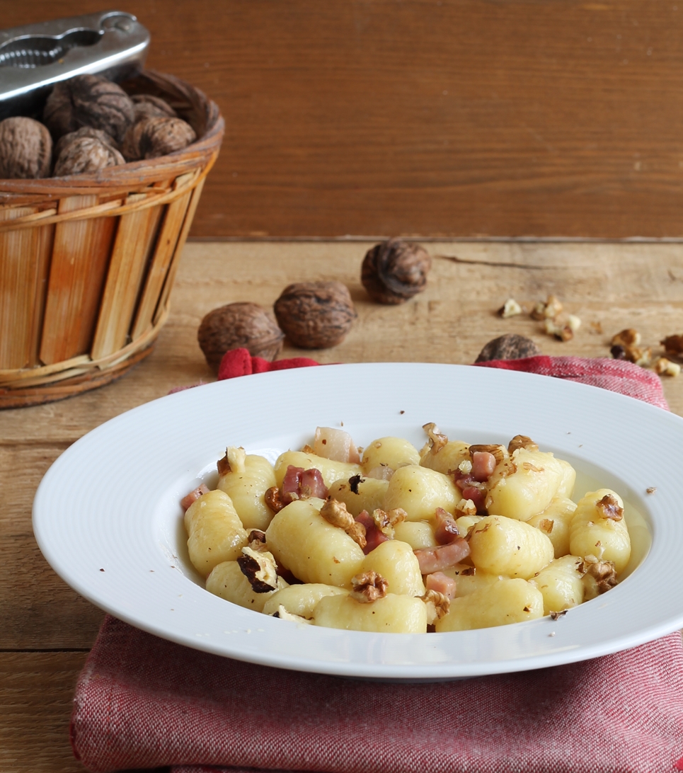 Gnocchi di patate con speck e noci per Nutrifree - La Cassata Celiaca Gnocchi di patate con speck e noci per Nutrifree - La Cassata Celiaca