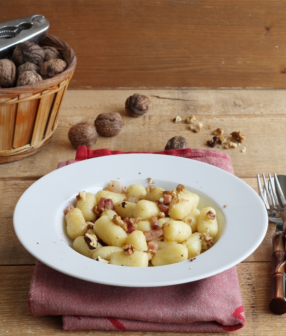 Gnocchi di patate con speck e noci per Nutrifree - La Cassata Celiaca