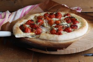 Pizza con pomodorini e tonno senza glutine - La Cassata Celiaca