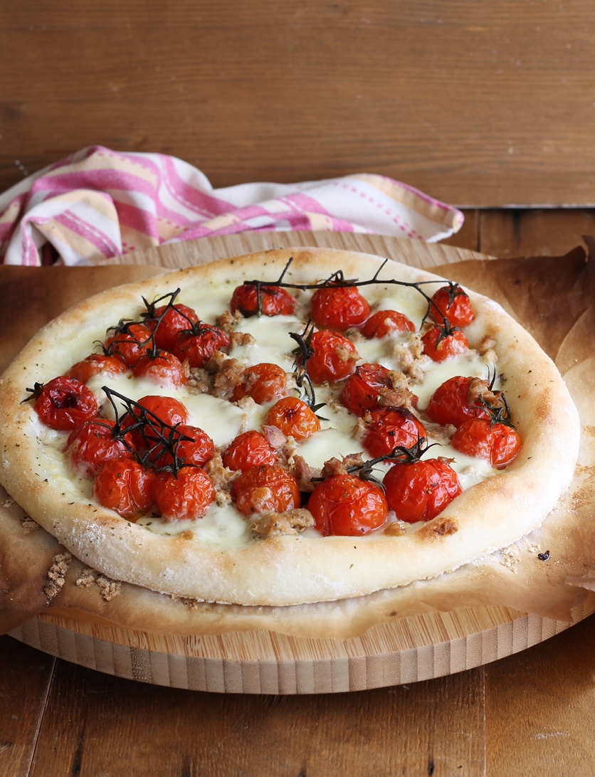 Pizza con pomodorini e tonno senza glutine - La Cassata Celiaca Pizza con pomodorini e tonno senza glutine - La Cassata Celiaca