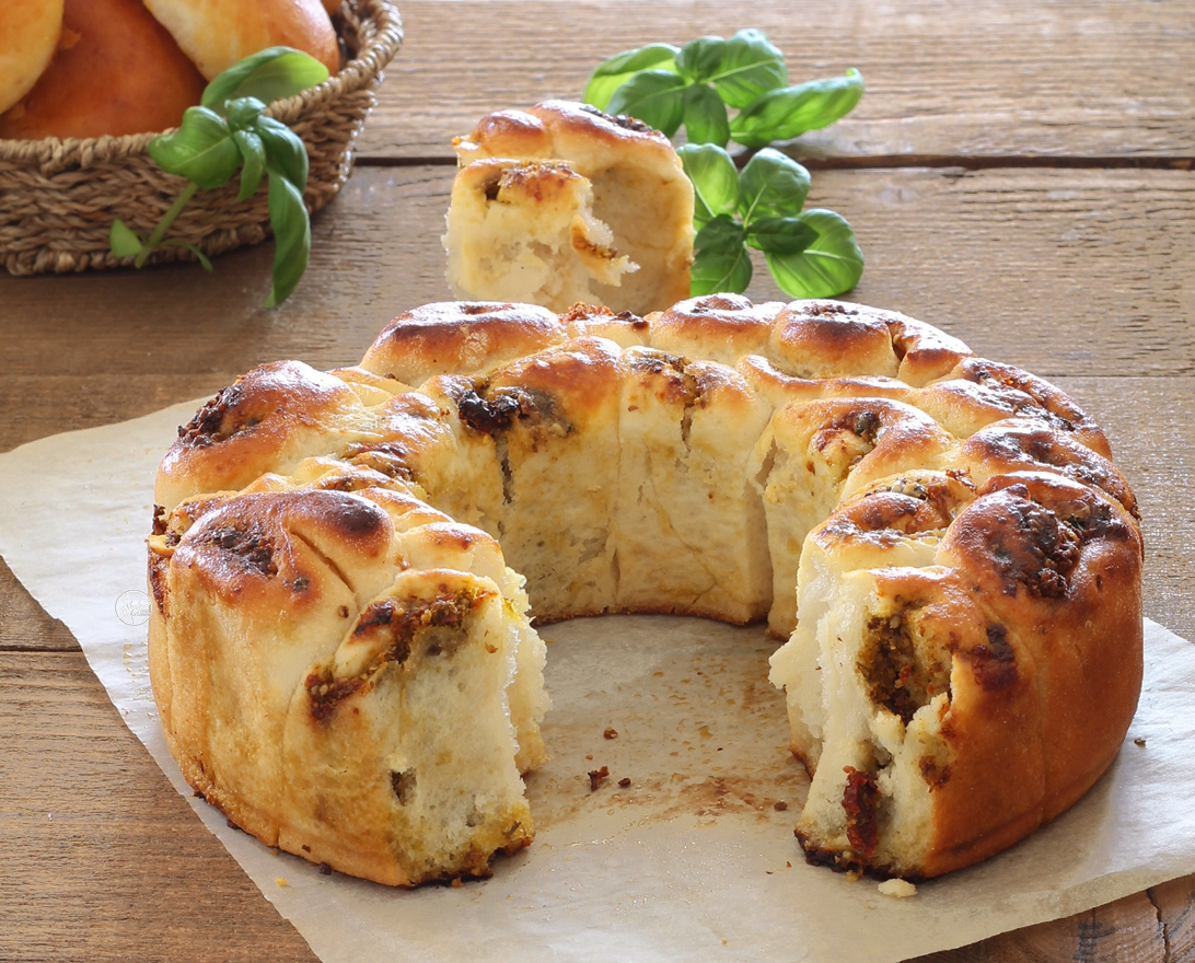 Brioche senza glutine con pesto e gorgonzola - La Cassata Celiaca Brioche senza glutine con pesto e gorgonzola - La Cassata Celiaca