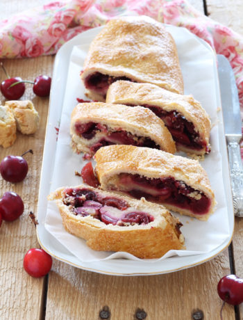 Strudel senza glutine con ciliegie - La Cassata Celiaca