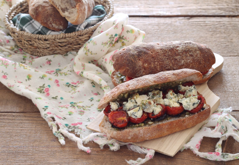 Petits pains sans gluten avec tomates confites et gorgonzola - La Cassata Celiaca