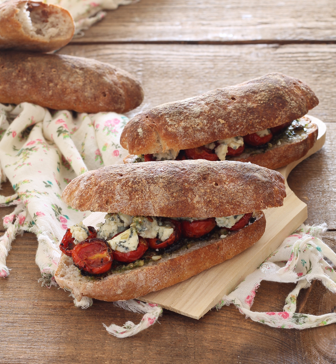 Petits pains sans gluten avec tomates confites et gorgonzola - La Cassata Celiaca