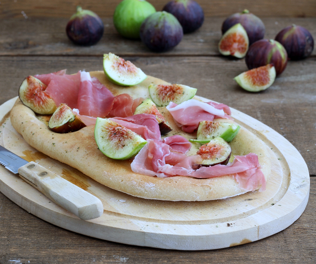 Pizza sans gluten avec figues et jambon cru - La Cassata Celiaca Pizza sans gluten avec figues et jambon cru - La Cassata Celiaca