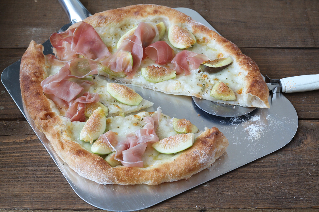 Pizza sans gluten avec figues et jambon cru - La Cassata Celiaca