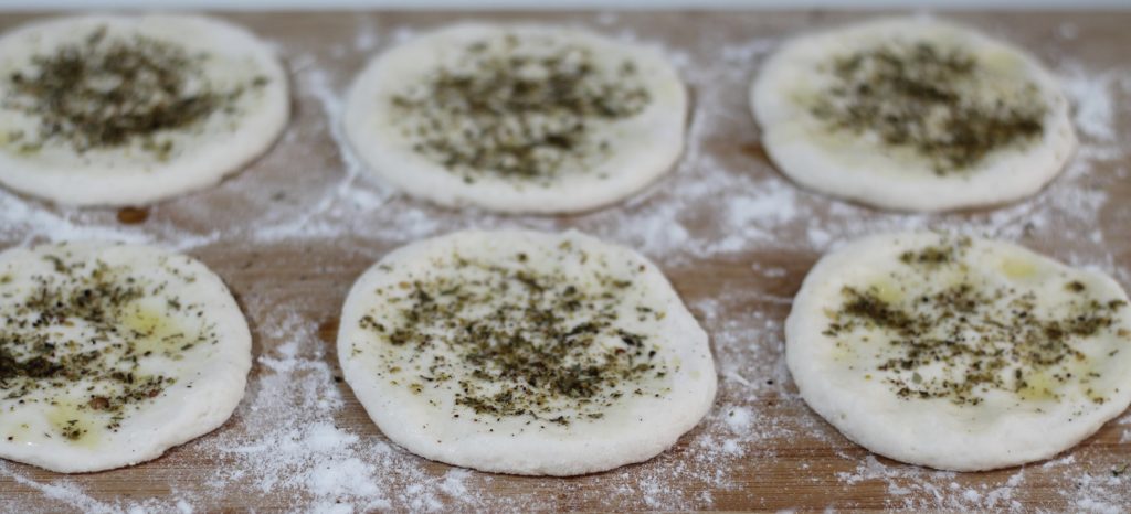 Manakish senza glutine con za'atar - La Cassata Celiaca