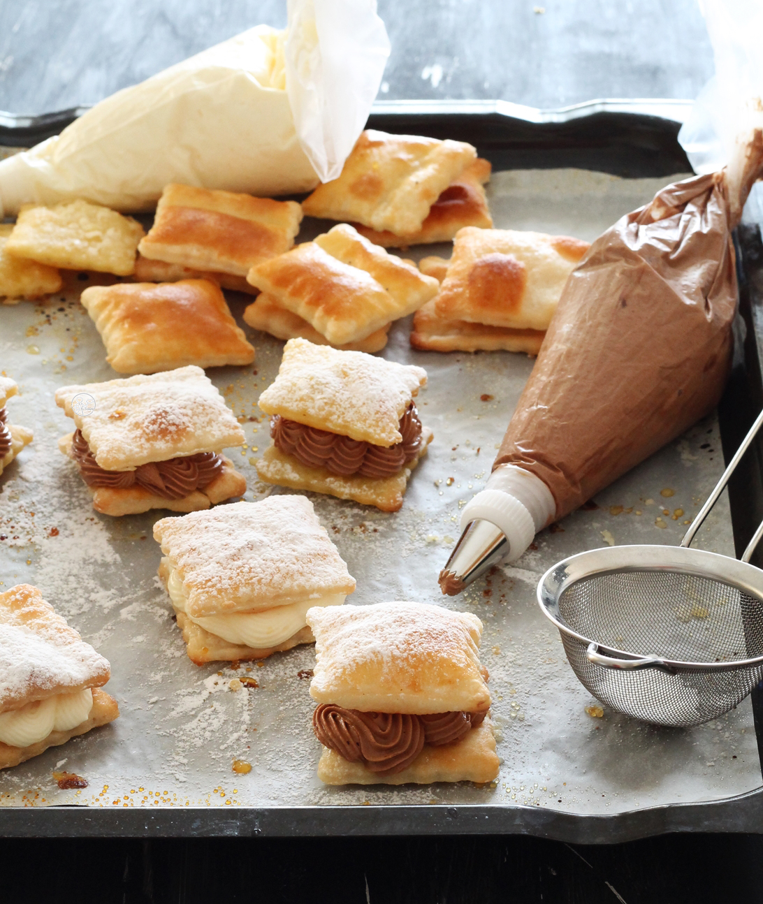 Tortillons de pâte feuilletée au sucre - Recettes de cuisine Ôdélices