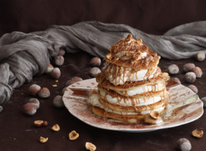 Pancakes sans gluten avec crème fleurette et noisettes - La Casssata Celiaca