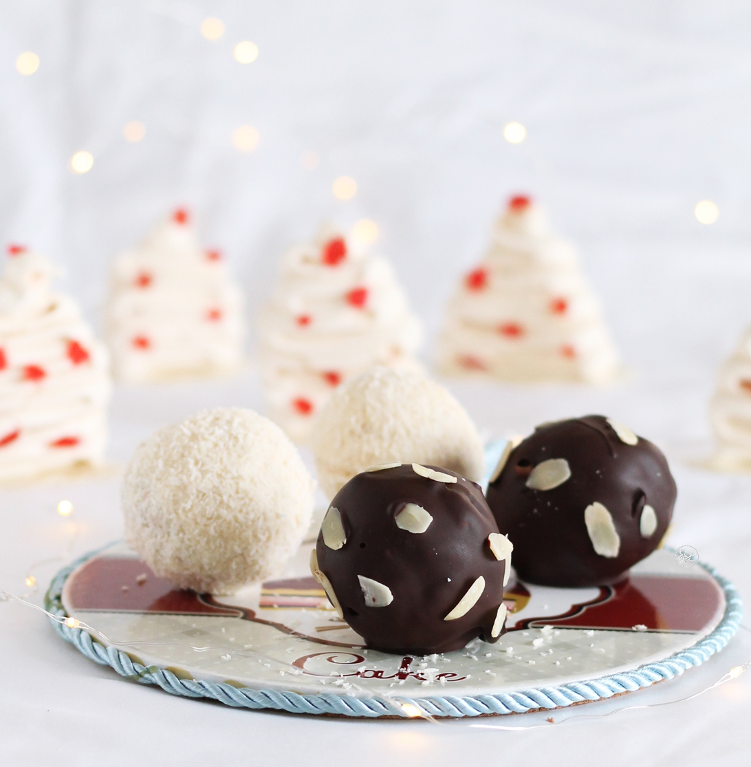Palle di Natale di meringa senza glutine - La Cassata Celiaca Palle di Natale di meringa senza glutine - La Cassata Celiaca