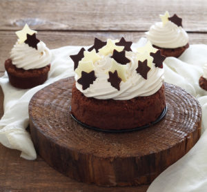 Cake au chocolat et sa namelaka au caramel - La Cassata Celiaca