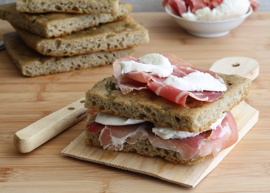 Focaccia senza glutine al rosmarino - La Cassata Celiaca Focaccia senza glutine al rosmarino - La Cassata Celiaca