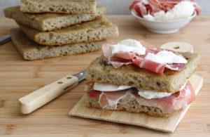 Focaccia senza glutine al rosmarino - La Cassata Celiaca