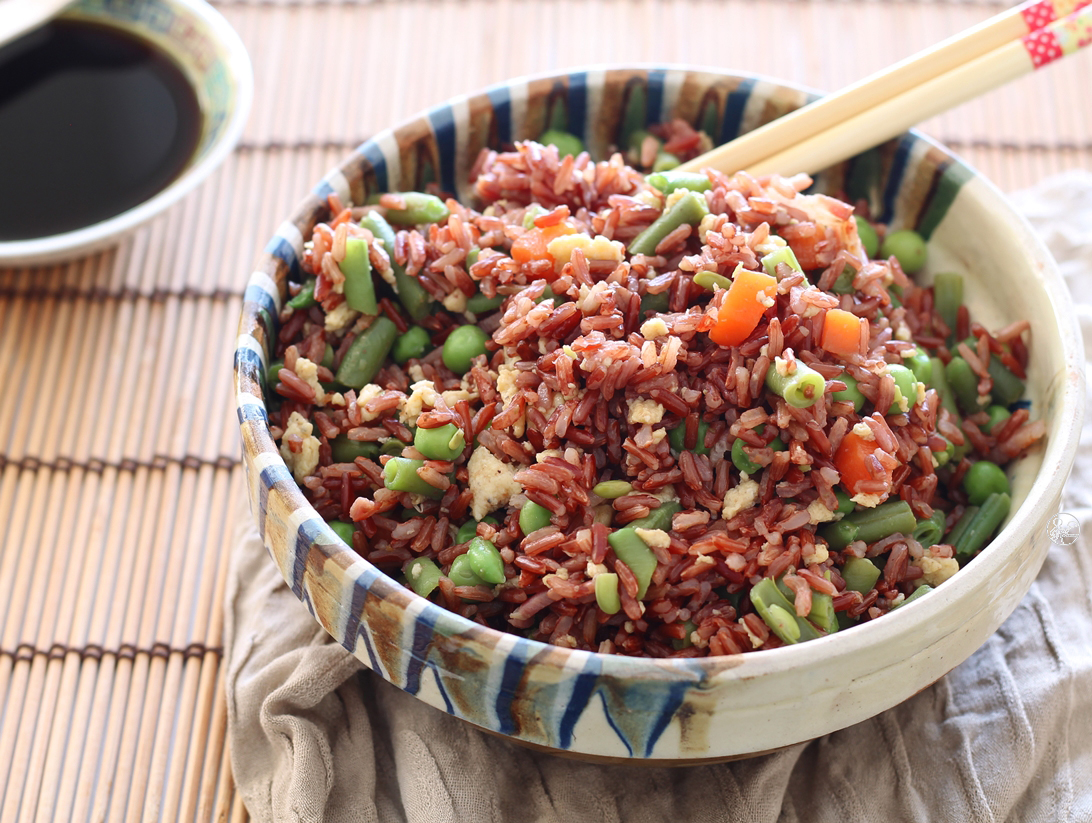 Riz rouge à la cantonaise sans gluten - La Cassata Celiaca Riz rouge à la cantonaise sans gluten - La Cassata Celiaca