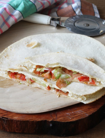 Piadina sans gluten avec speck, tomates et laitue - La Cassata Celiaca