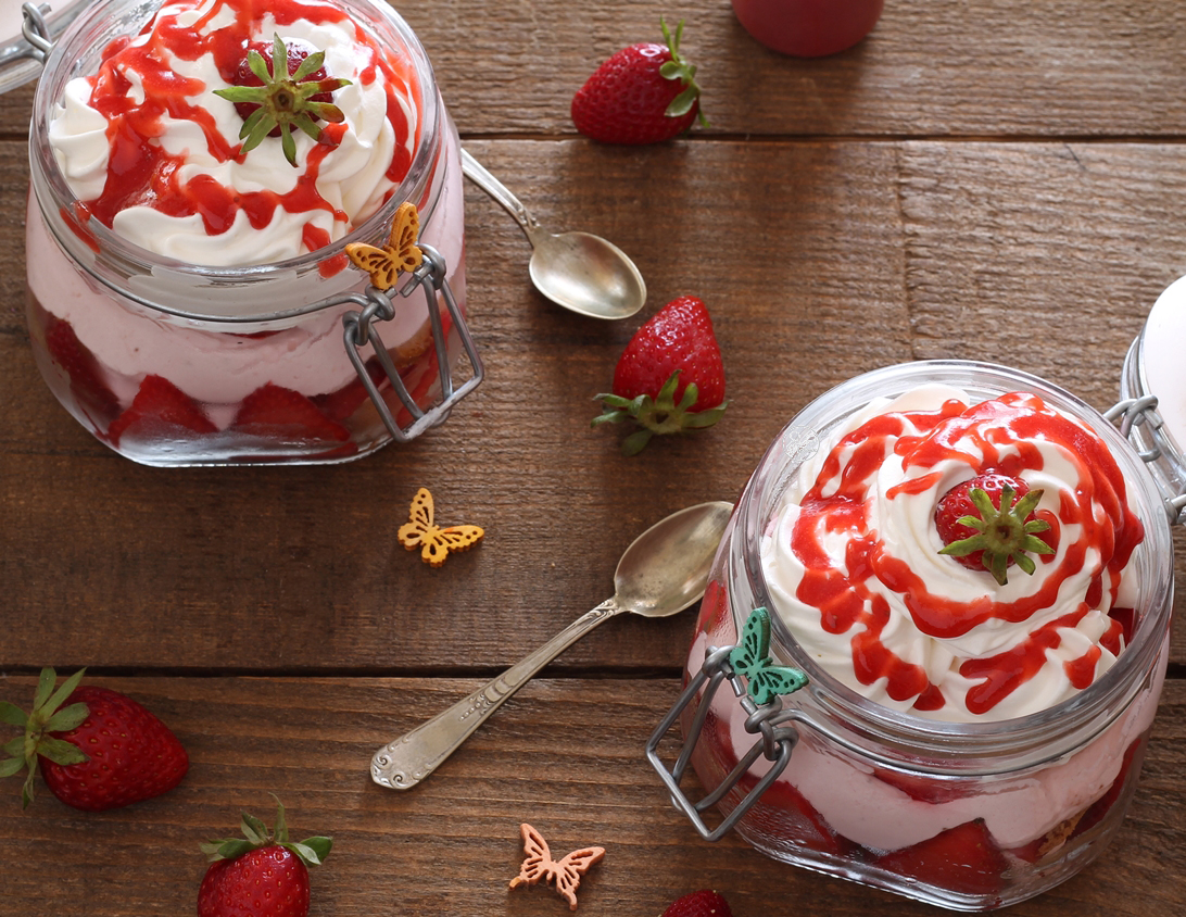 Fragolata senza glutine in vasetto - La Cassata Celiaca Fragolata senza glutine in vasetto - La Cassata Celiaca
