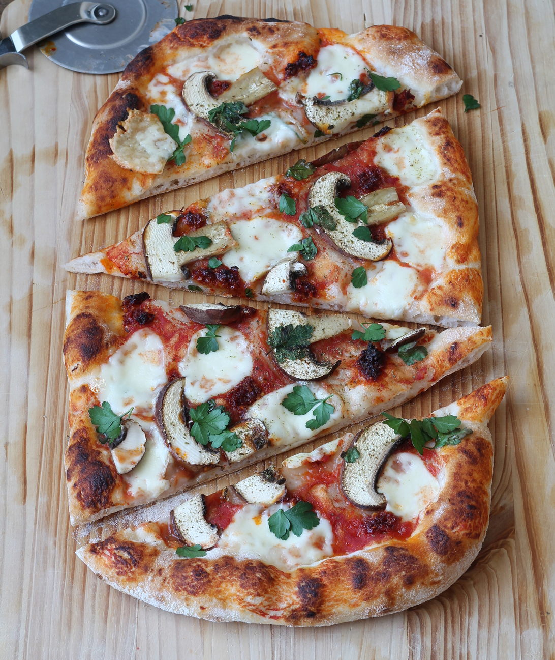 Pizza sans gluten avec nduja et champignons, la vidéo - La Cassata 