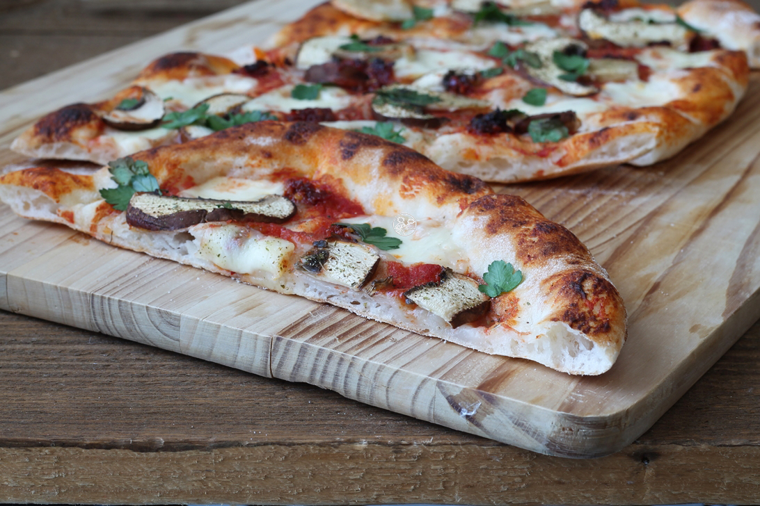 Pizza sans gluten avec nduja et champignons, la vidéo - La Cassata 