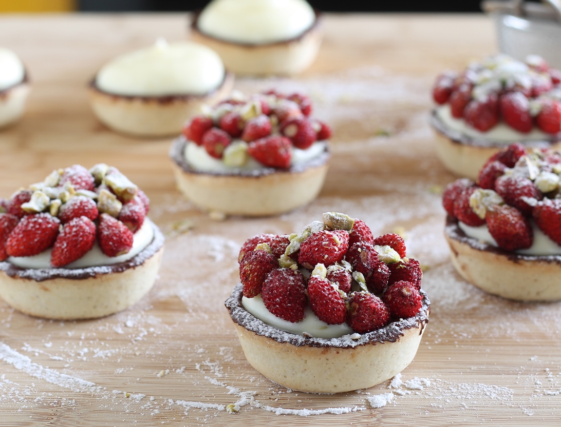 Tartelettes sans gluten avec crème et fraises de bois, la vidéo - La Cassata