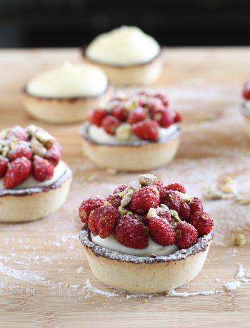 Tartelettes sans gluten avec crème et fraises de bois, la vidéo - La Cassata