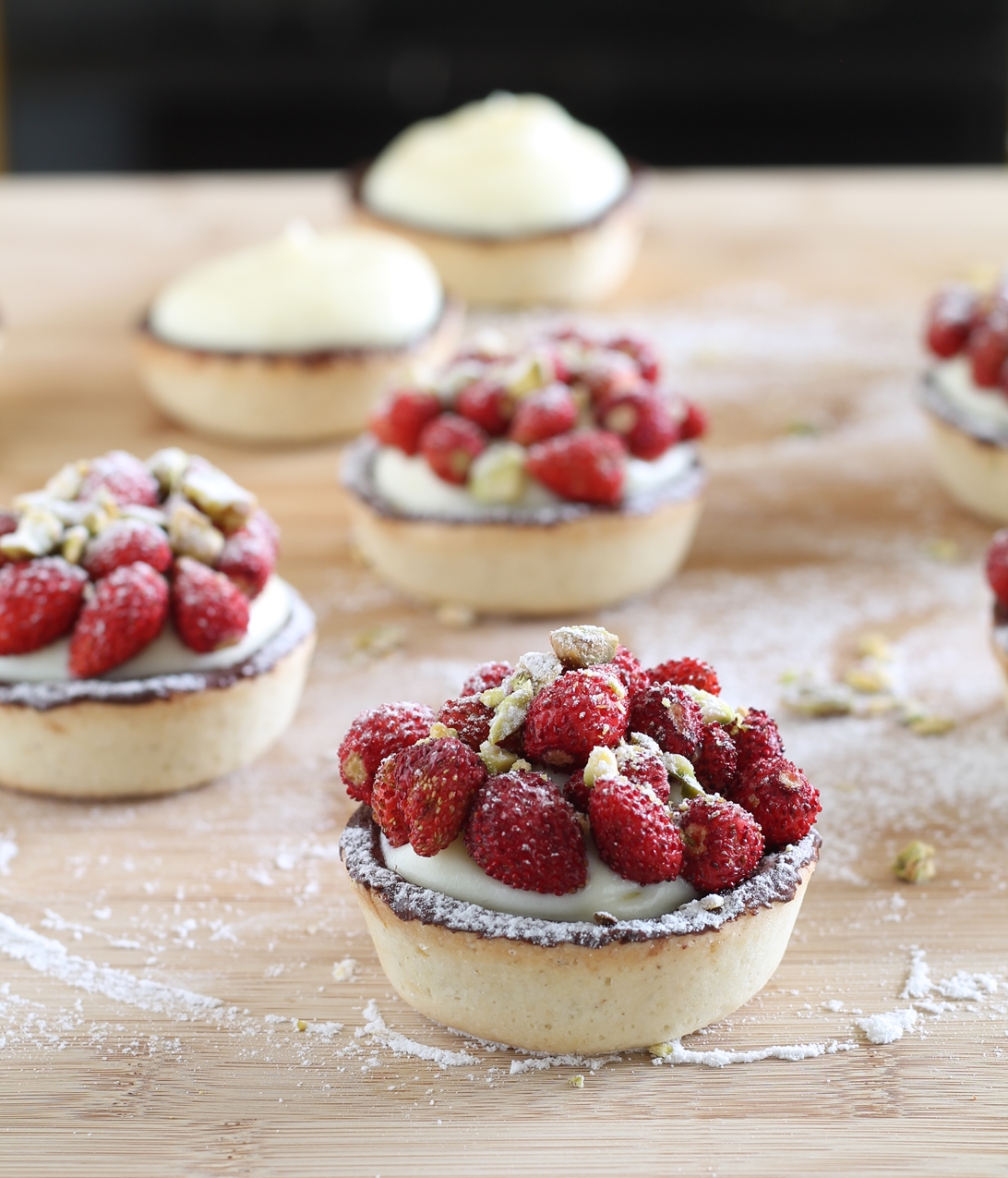 Tartelettes sans gluten avec crème et fraises de bois, la vidéo - La Cassata