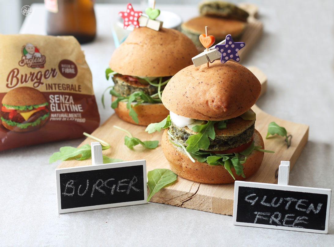 Burger senza glutine ai ceci neri e finta maionese - La Cassata Celiaca