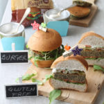 Burger senza glutine ai ceci neri e finta maionese - La Cassata Celiaca