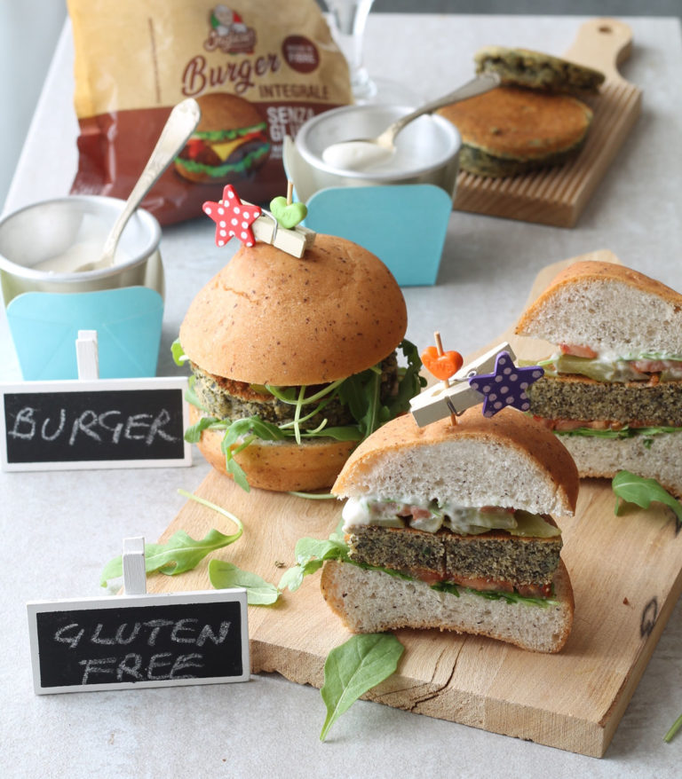 Burger senza glutine ai ceci neri e finta maionese - La Cassata Celiaca