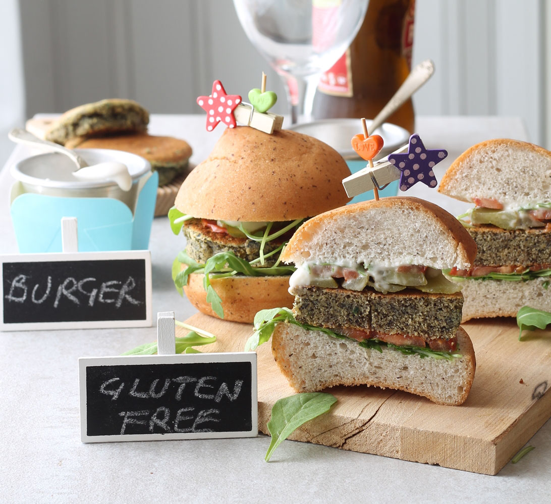 Burger sans gluten aux pois chiches noirs et fausse mayonnaise - La Cassata Celiaca Burger sans gluten aux pois chiches noirs et fausse mayonnaise - La Cassata Celiaca