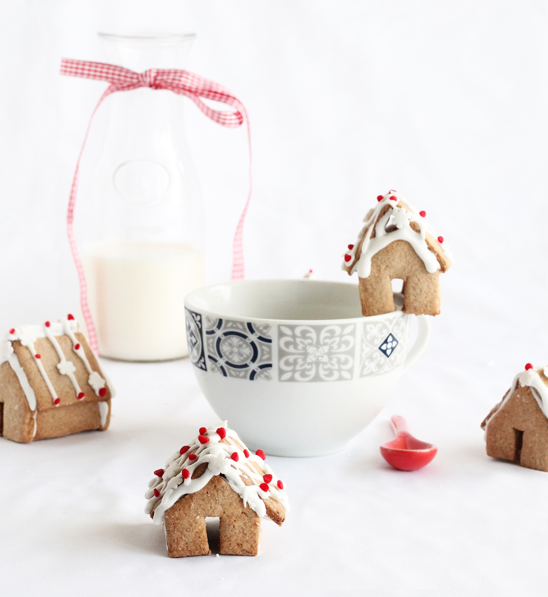 Mini maison en pâte sucrée à la cannelle sans gluten