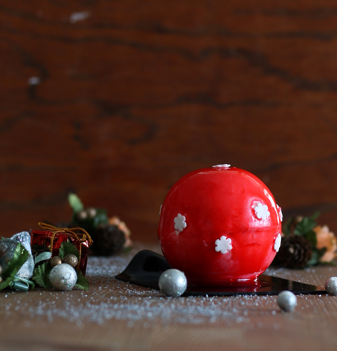 Sfera alla vaniglia con inserto ai frutti di bosco - La Cassata Celiaca