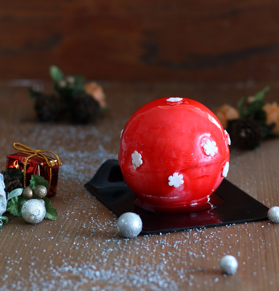 Sfera alla vaniglia con inserto ai frutti di bosco - La Cassata Celiaca