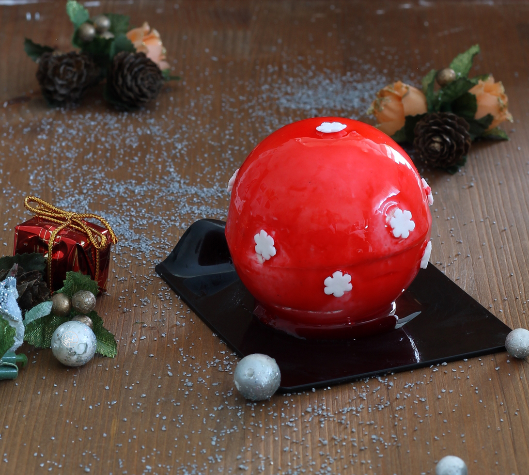 Sfera alla vaniglia con inserto ai frutti di bosco - La Cassata Celiaca