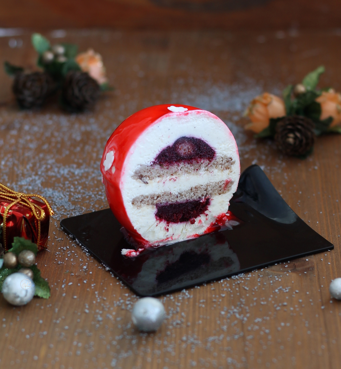 Sfera alla vaniglia con inserto ai frutti di bosco - La Cassata Celiaca