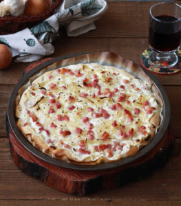 Flammekueche, tarte flambée senza glutine - La Cassata Celiaca Flammekueche, tarte flambée senza glutine - La Cassata Celiaca