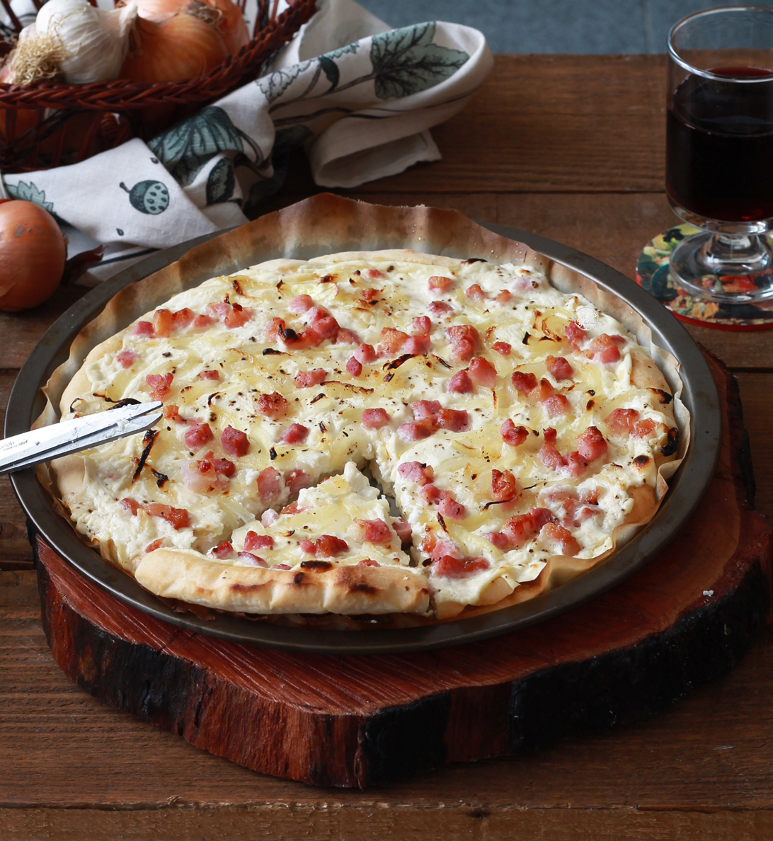 Flammekueche, tarte flambée senza glutine - La Cassata Celiaca Flammekueche, tarte flambée senza glutine - La Cassata Celiaca