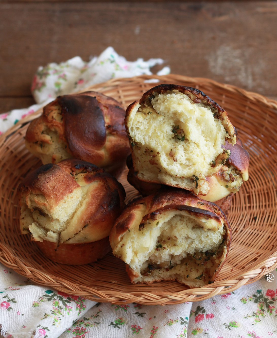 Muffins de brioche sans gluten avec noix et basilic - La Cassata Celiaca