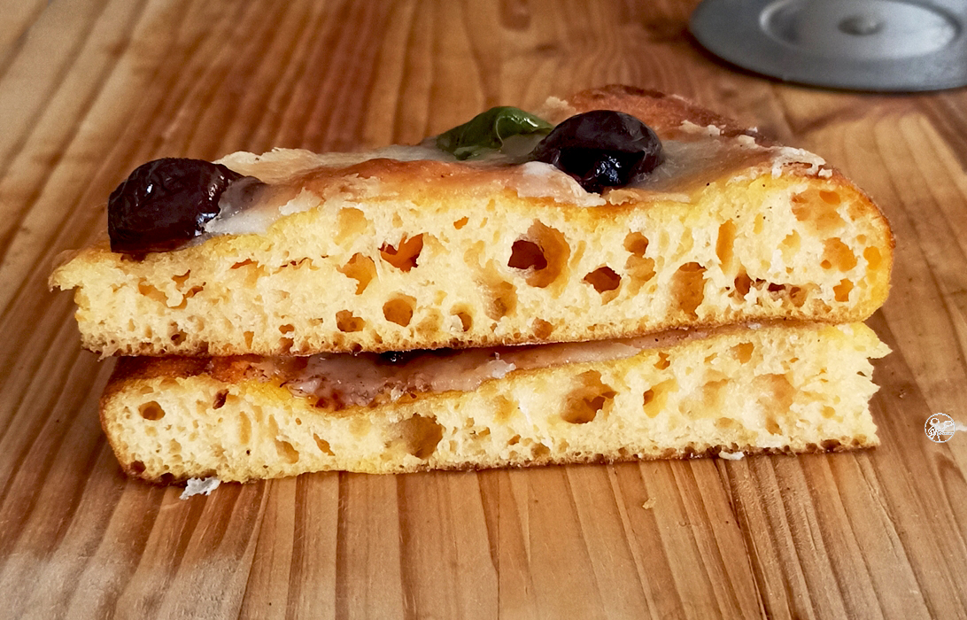 Pizza alla zucca senza glutine con caprino e olive nere - La Cassata