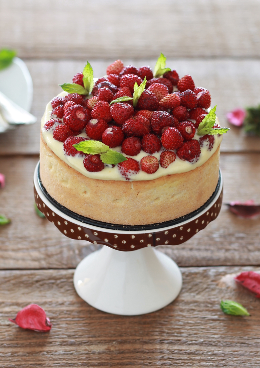 Tarte sans gluten avec crème au mascarpone et fraises des bois - La Cassata Celiaca