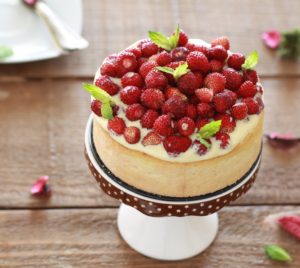 Tarte sans gluten avec crème au mascarpone et fraises des bois - La Cassata Celiaca