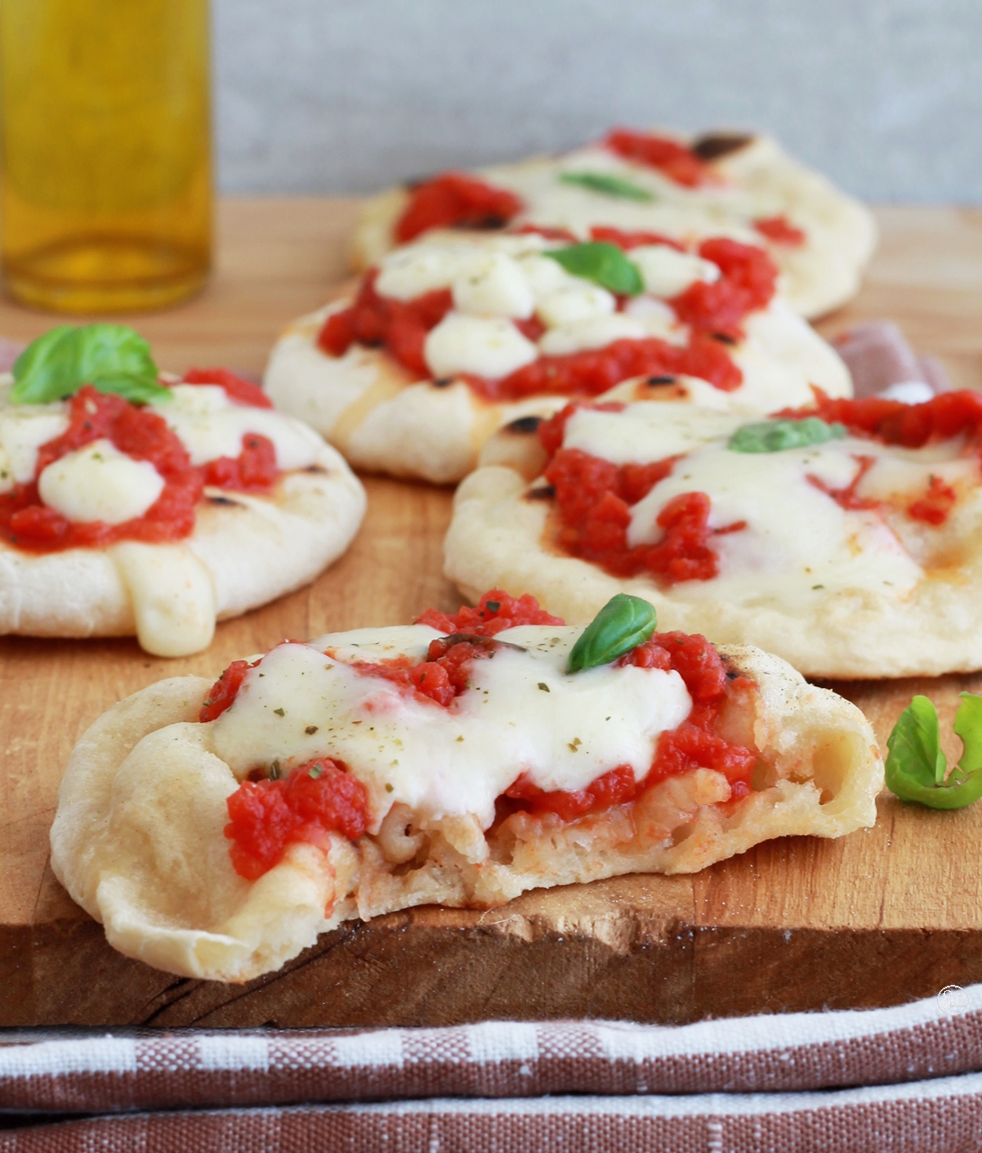 Mini pizza apéritif sans gluten, sans levure boulangère et sans four - La Cassata Celiaca