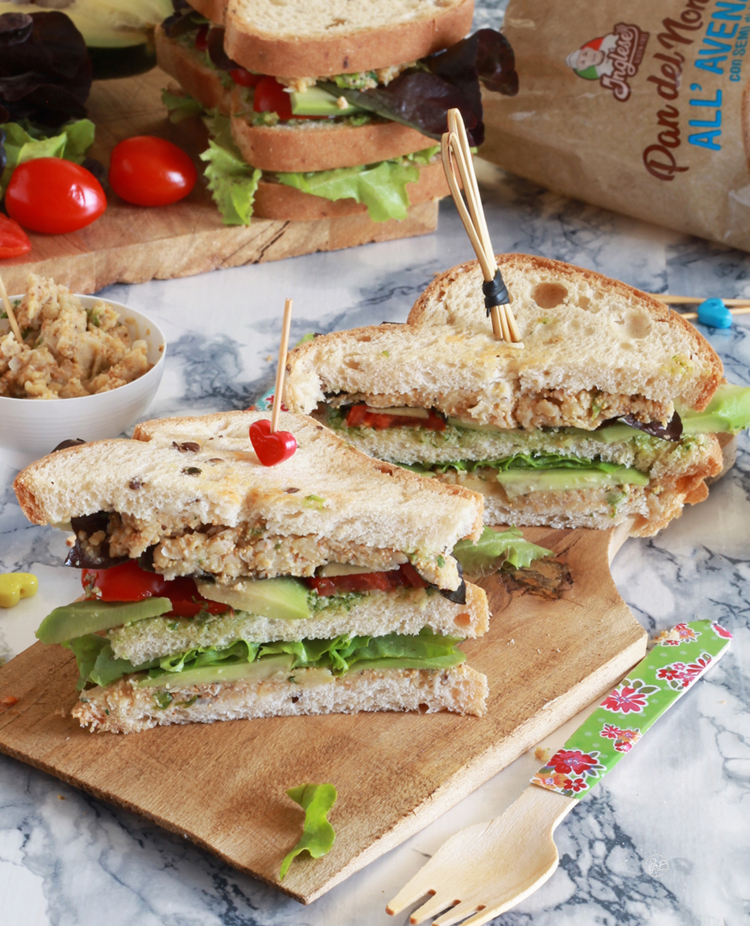 Sandwich con avocado e hummus senza glutine - La Cassata Celiaca