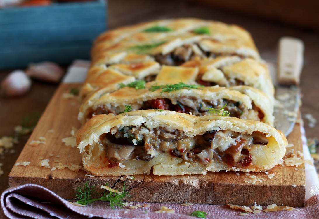 Strudel avec champignons et tomates séchées sans gluten - La Cassata Celiaca Strudel avec champignons et tomates séchées sans gluten - La Cassata Celiaca